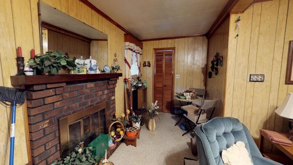 409 Laurel Ct Living Room Items - Image 2