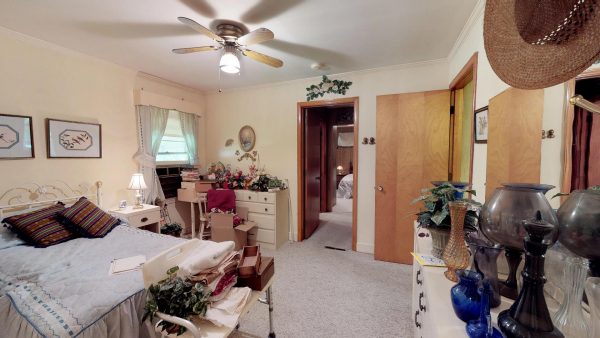 409 Laurel Ct 2nd Bedroom Items - Image 3