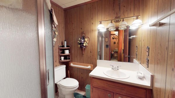 409 Laurel Ct Master Bedroom Items - Image 3