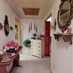 409 Laurel Ct Hallway Items