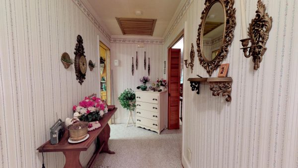 409 Laurel Ct Hallway Items