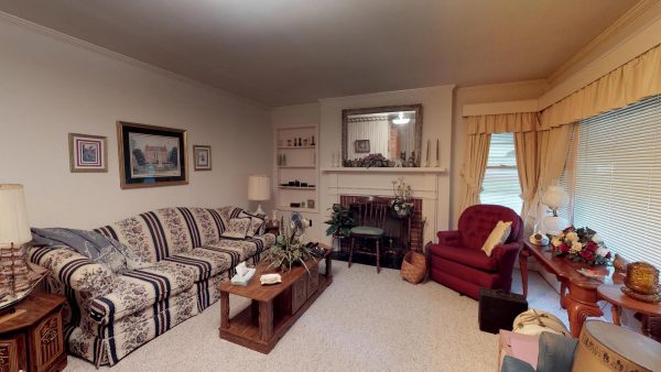 409 Laurel Ct Family Room Items