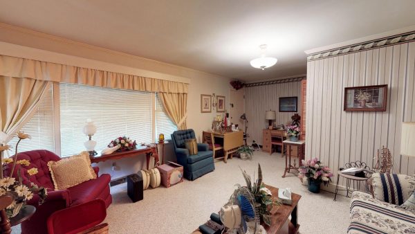 409 Laurel Ct Family Room Items - Image 2